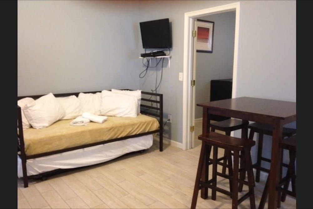 HC-121 Beach Haus