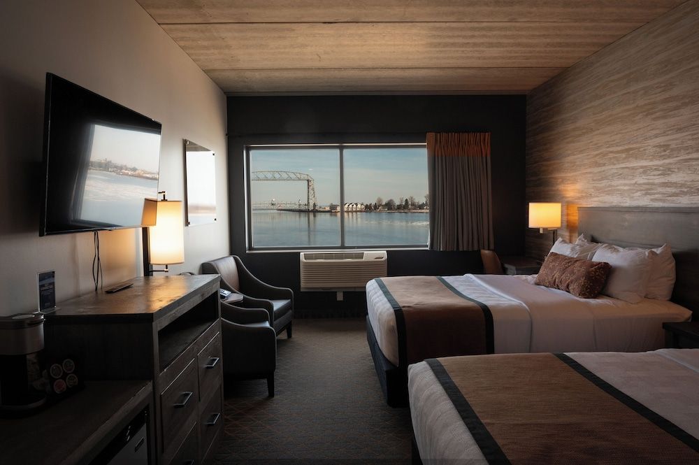 Pier B Resort Two Queen Harbor View Room