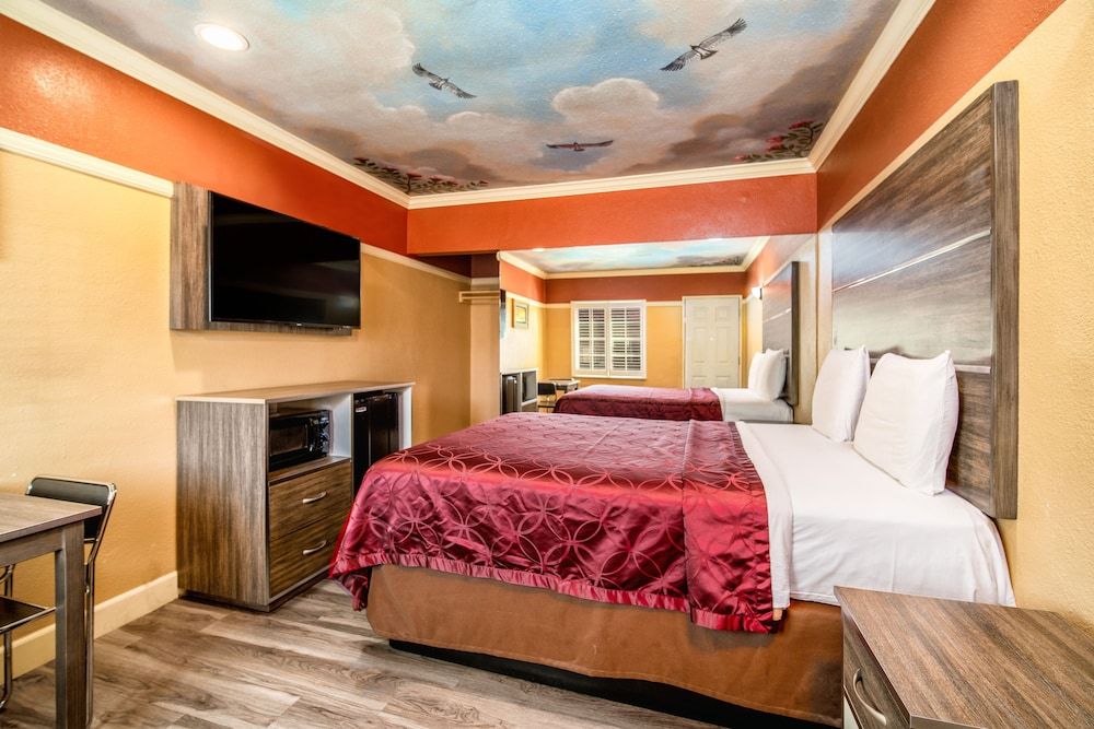 Geneva Motel Room, 1 Queen Bed 4