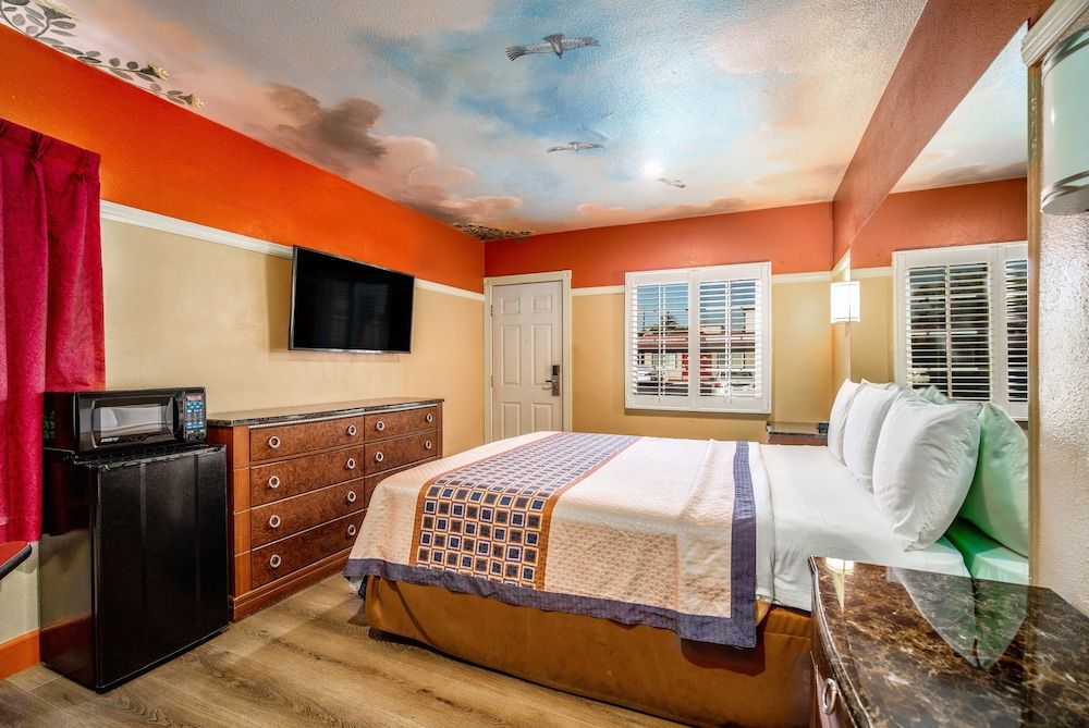 Geneva Motel Room, 1 King Bed 3