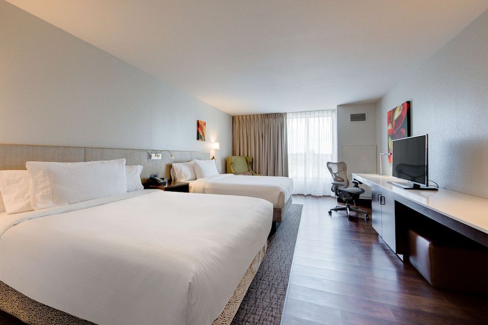 Room, 2 Queen Beds, Accessible, Bathtub