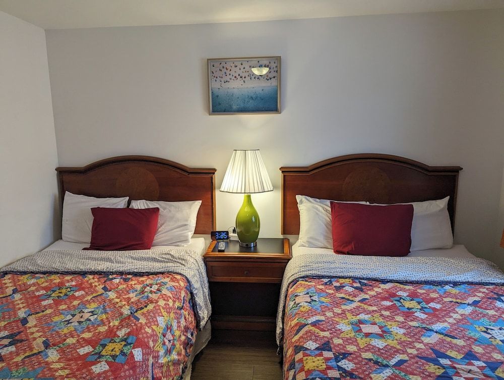 Double Small Bed Kitchenette