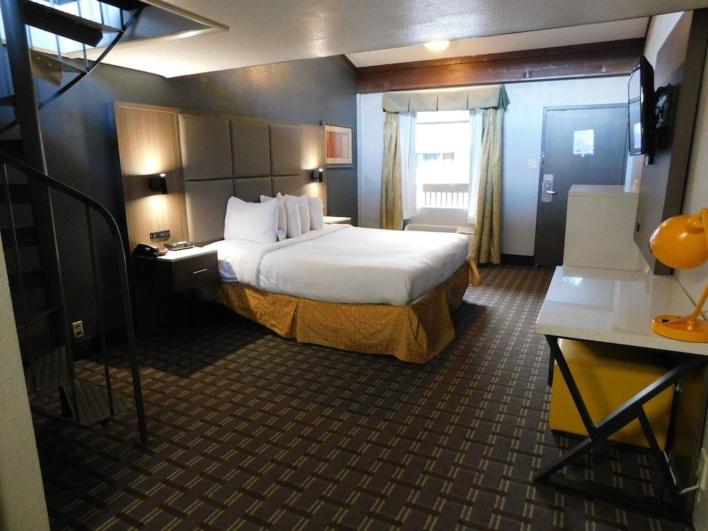Suite, Multiple Beds, Non Smoking (Loft)