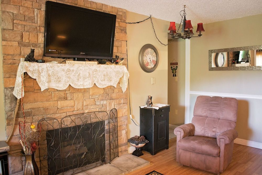 Gatlinburg Chateau Rentals Condo, 2 Bedrooms (201) 8