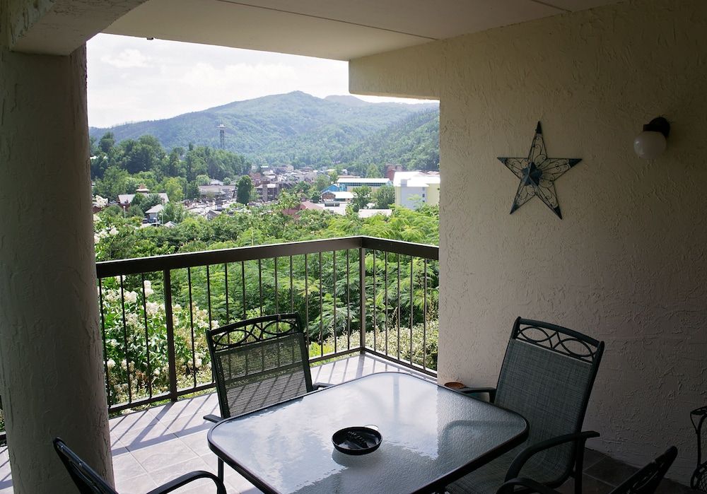 Gatlinburg Chateau Rentals Condo, 2 Bedrooms (201) 4