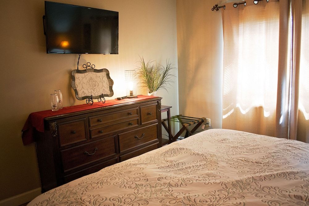Condo, 2 Bedrooms (201)