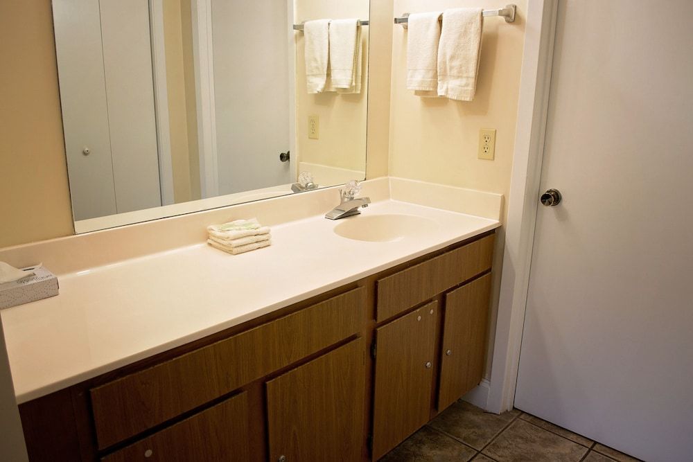 Gatlinburg Chateau Rentals Condo, 2 Bedrooms (409) 3