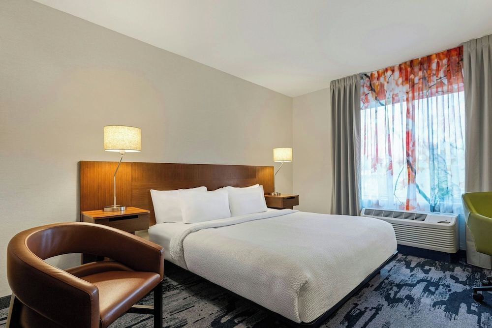 Room, 1 King Bed, Non Smoking (Hearing Accessible)