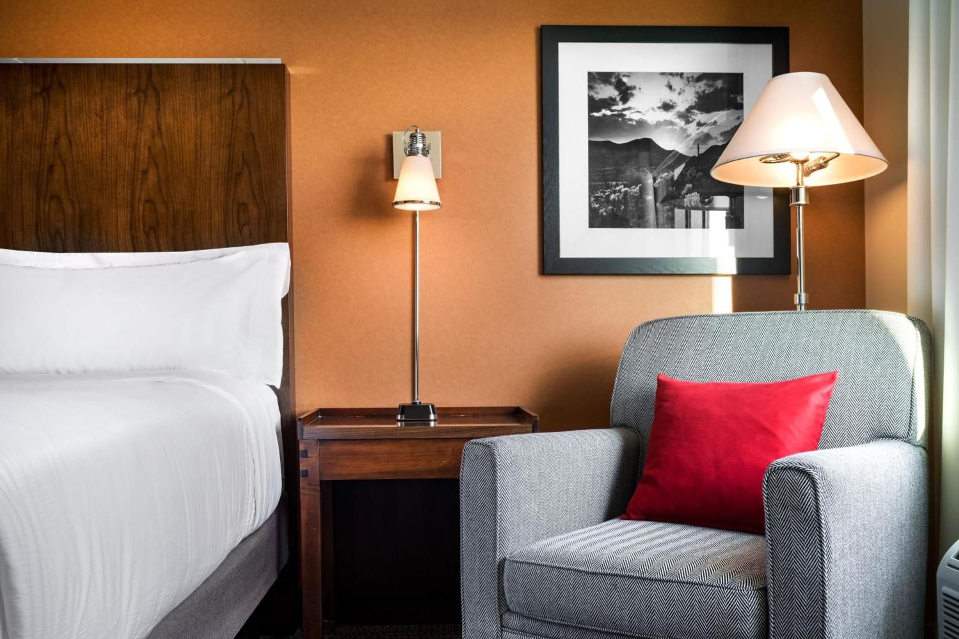King Room with Roll-in Shower - Mobility Accessible