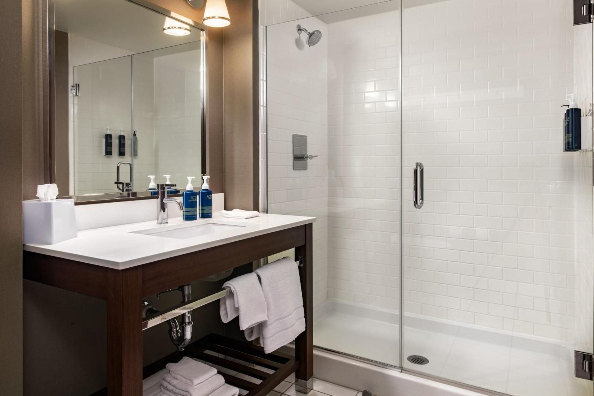 One-Bedroom King Suite with Sofa Bed and Adapted Tub - Mobility Accessible