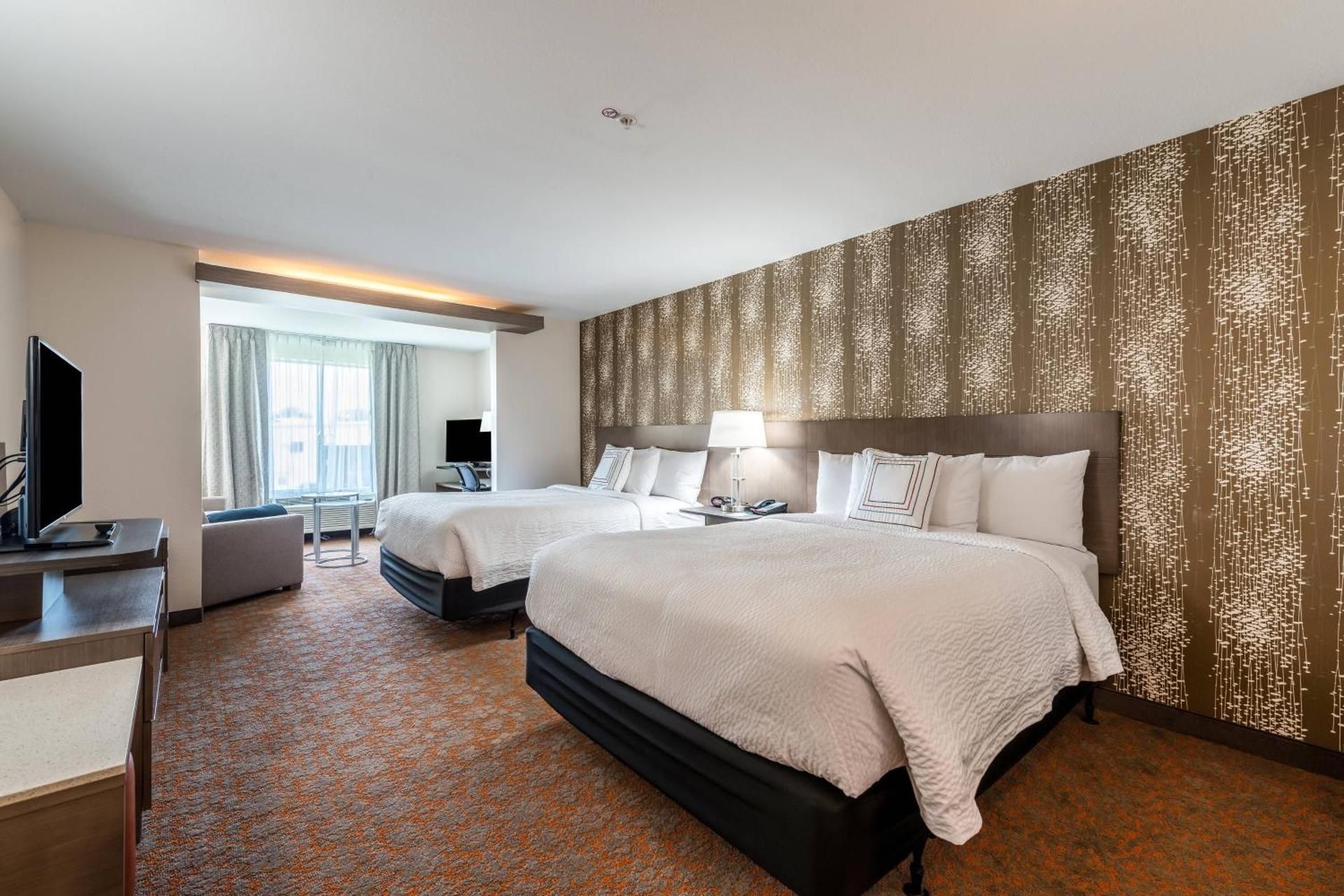 Queen Studio with Sofa Bed and Roll-in Shower - Mobility and Hearing Accessible