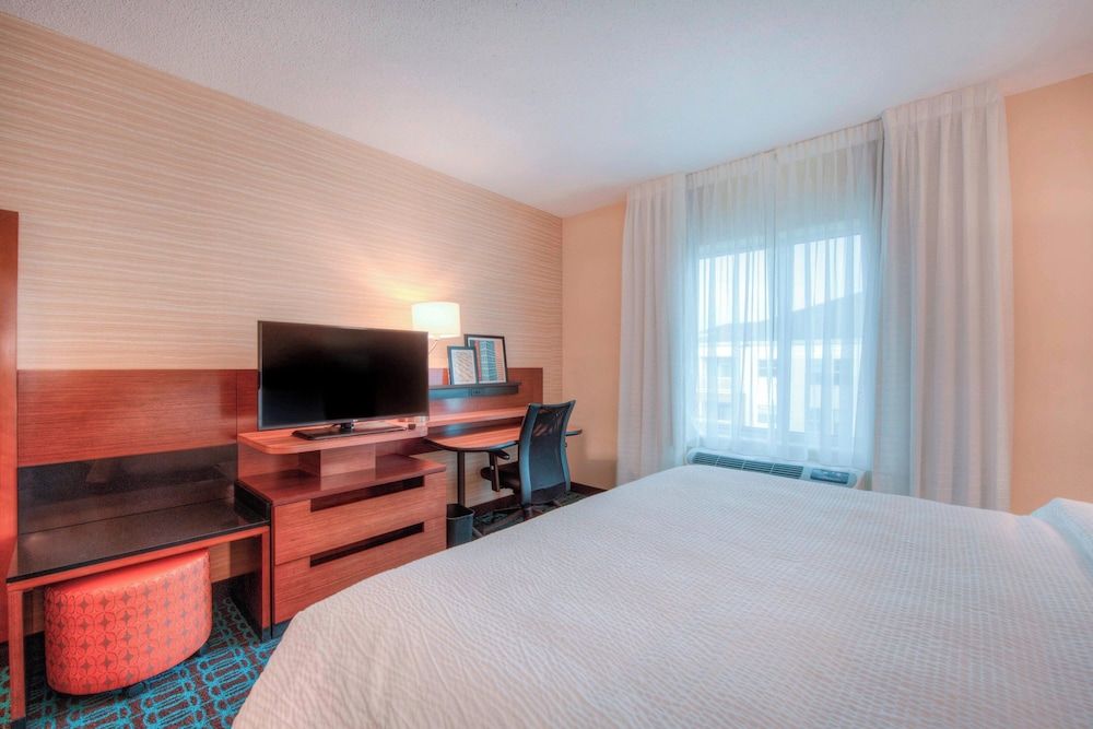 Standard Room, 1 King Bed (Mobility/Hearing Access, Roll-in Shwr)