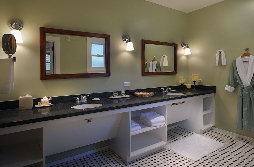 1906 Lodge Grand Room, 1 King Bed (07 Grand King Spa  (ADA)) 4