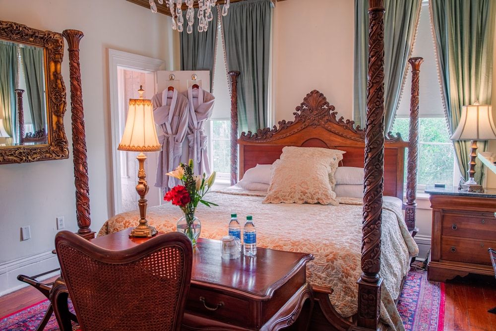 Presidential Room, 1 King Bed (Not pet friendly)