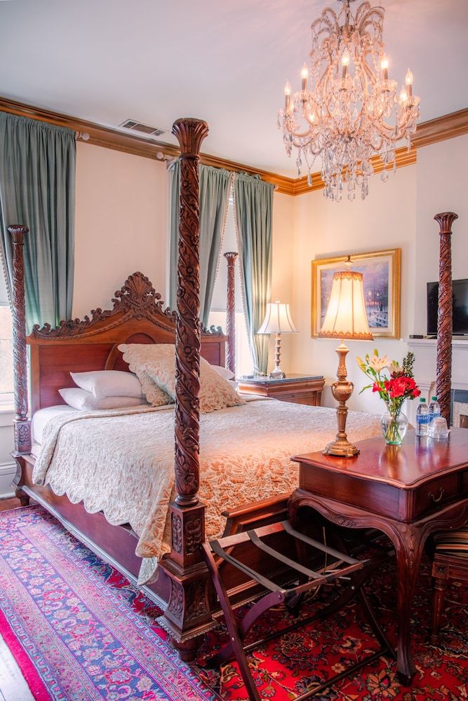 Presidential Room, 1 King Bed (Not pet friendly)
