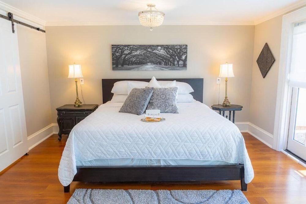 undefined Justine Inn Savannah