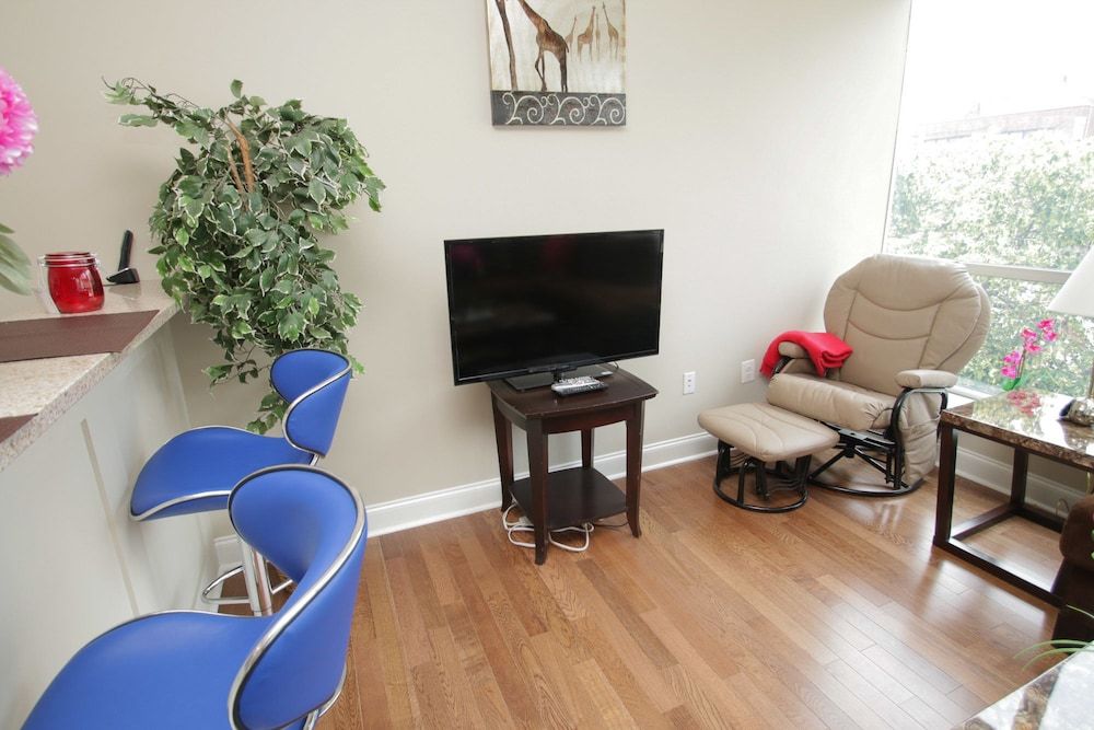 undefined Renaissance Properties - 2040 Market Street 6