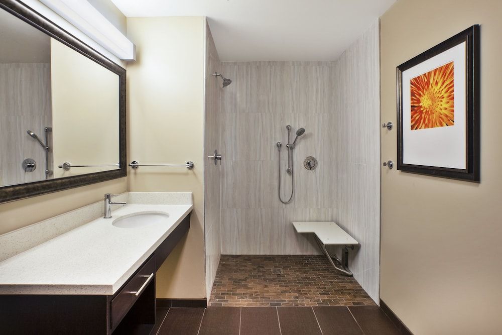 Suite, 1 Bedroom, Roll-in Shower, Kitchen (Mobility, Roll-In Shower)