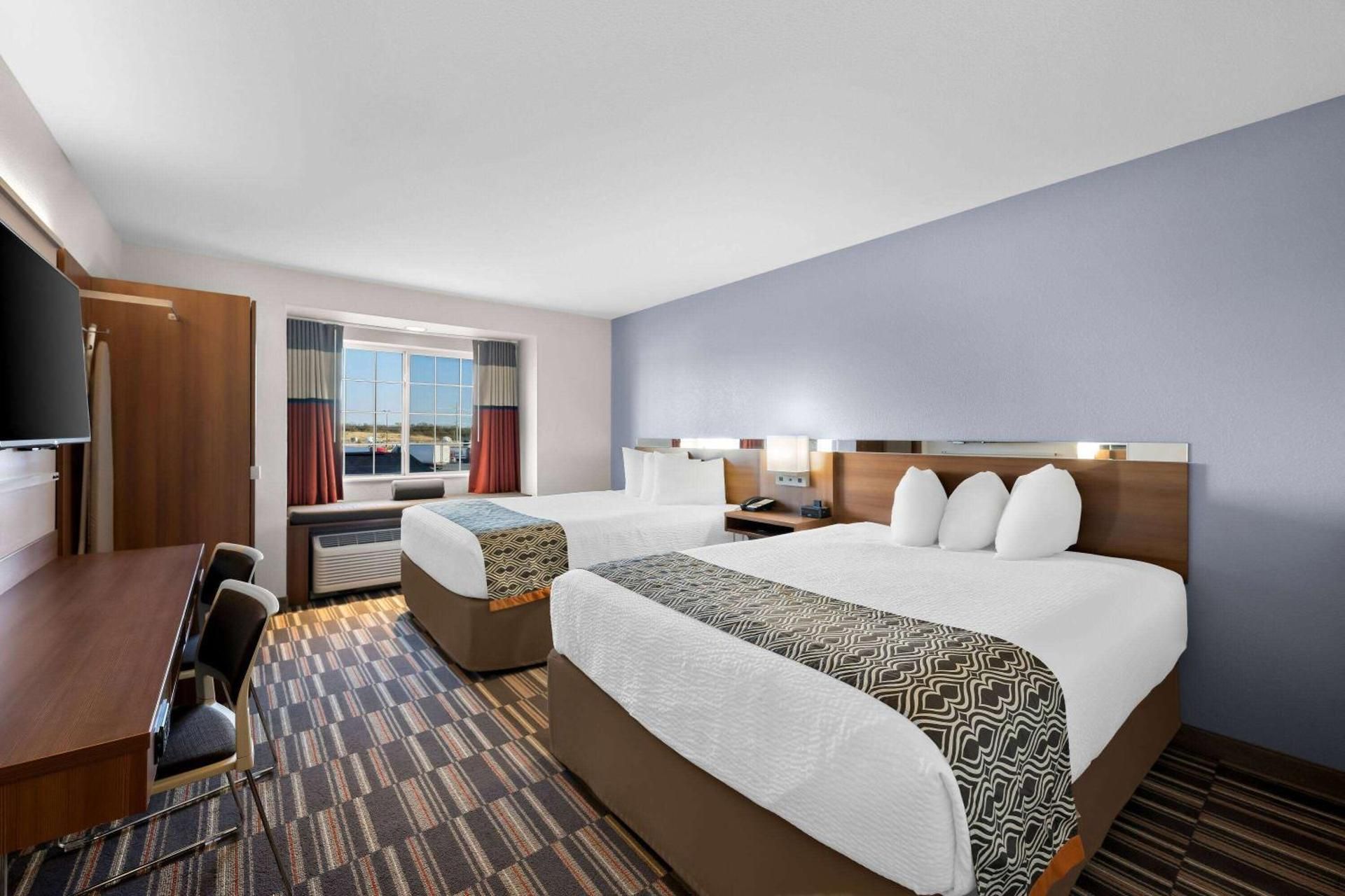 2 Queen Beds - Non-Smoking