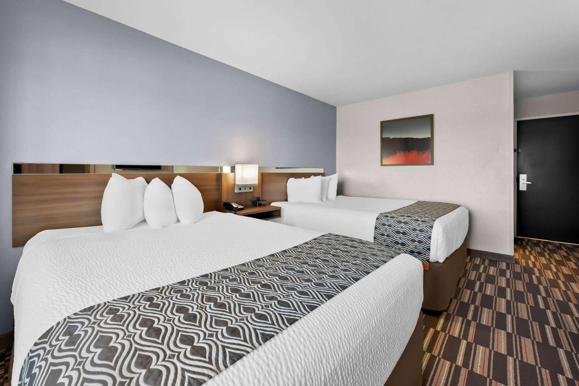 2 Queen Beds - Non-Smoking