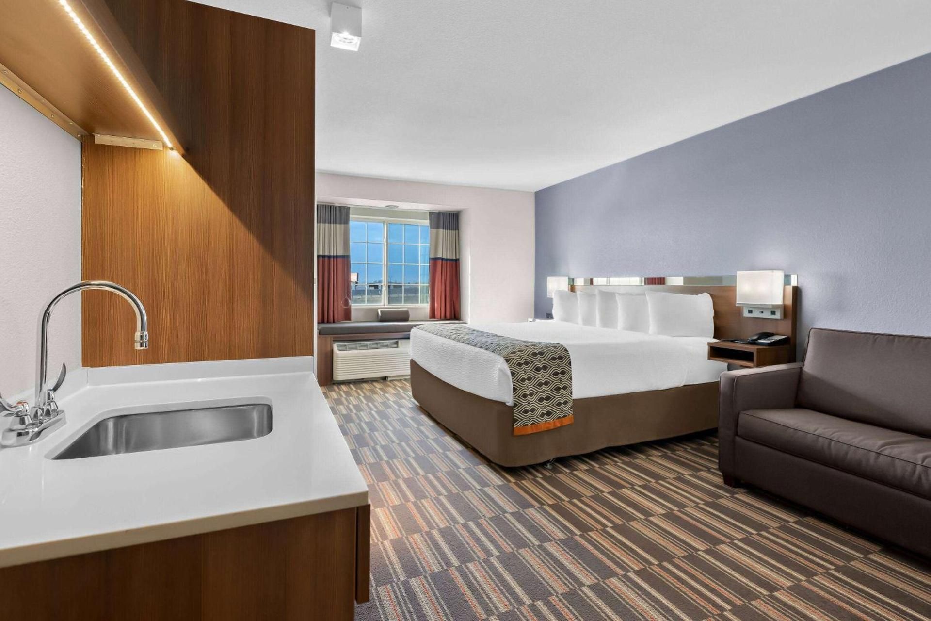 1 King Bed, Mobility/Hearing Accessible Studio Suite, Tub w/Grab Bars No-Smoking