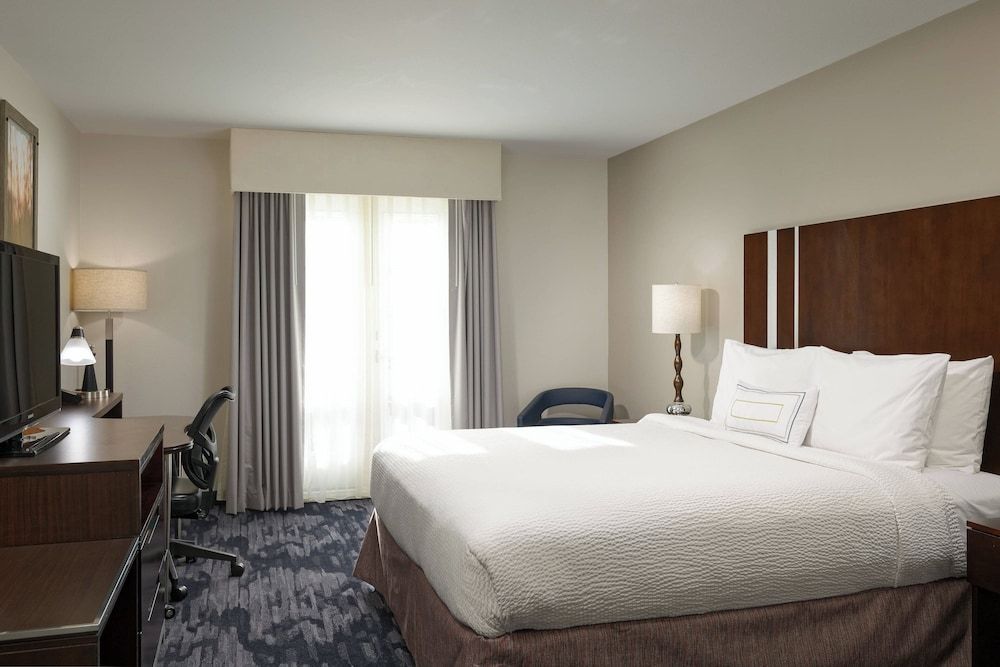 undefined Fairfield Inn & Suites San Diego Old Town 3