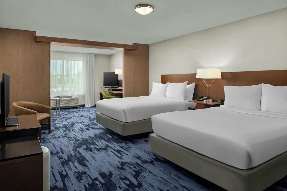 Suite, Multiple Beds (Mobility Accessible, Tub)