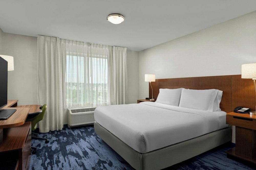Room, 1 King Bed (Mobility/Hearing Access, Roll-In Shwr)