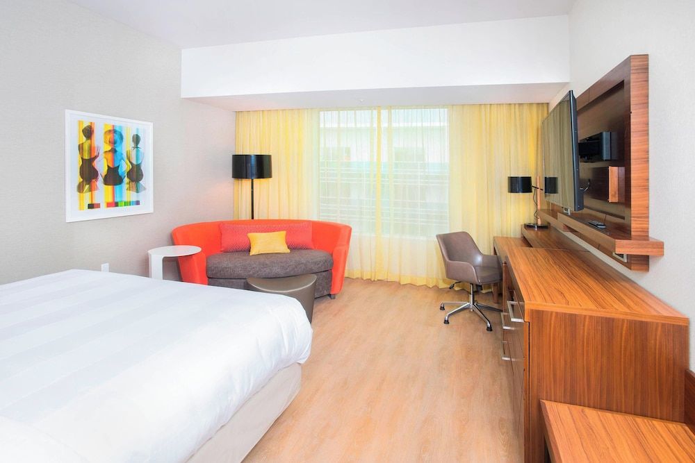 Room, 1 King Bed (Hearing Accessible)