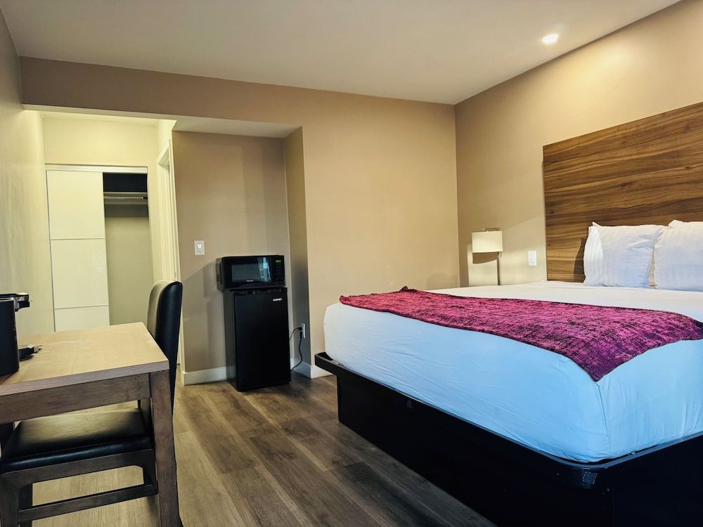 Deluxe Room, 1 King Bed