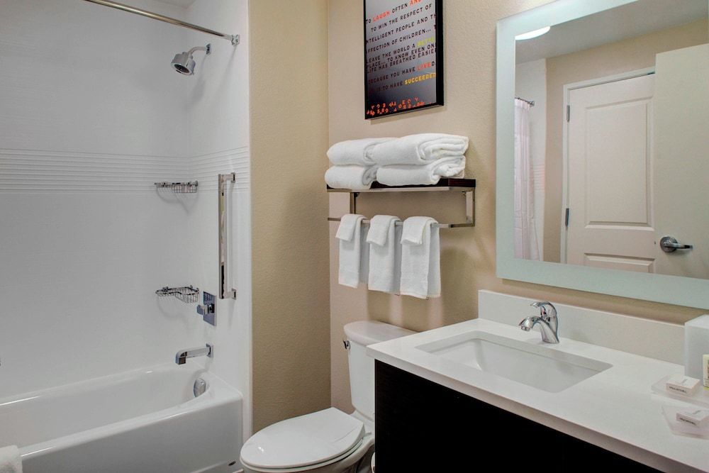Studio, 2 Queen Beds (Hearing Accessible)