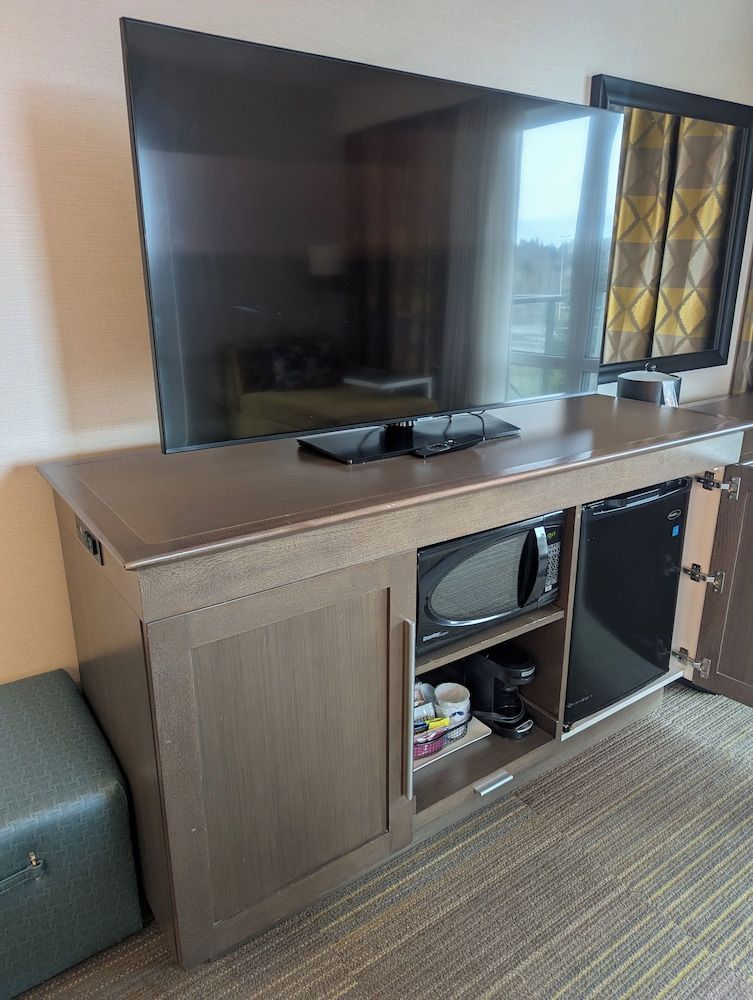 Hampton Inn & Suites by Hilton Seattle/Northgate Room, 1 King Bed, Non Smoking 6