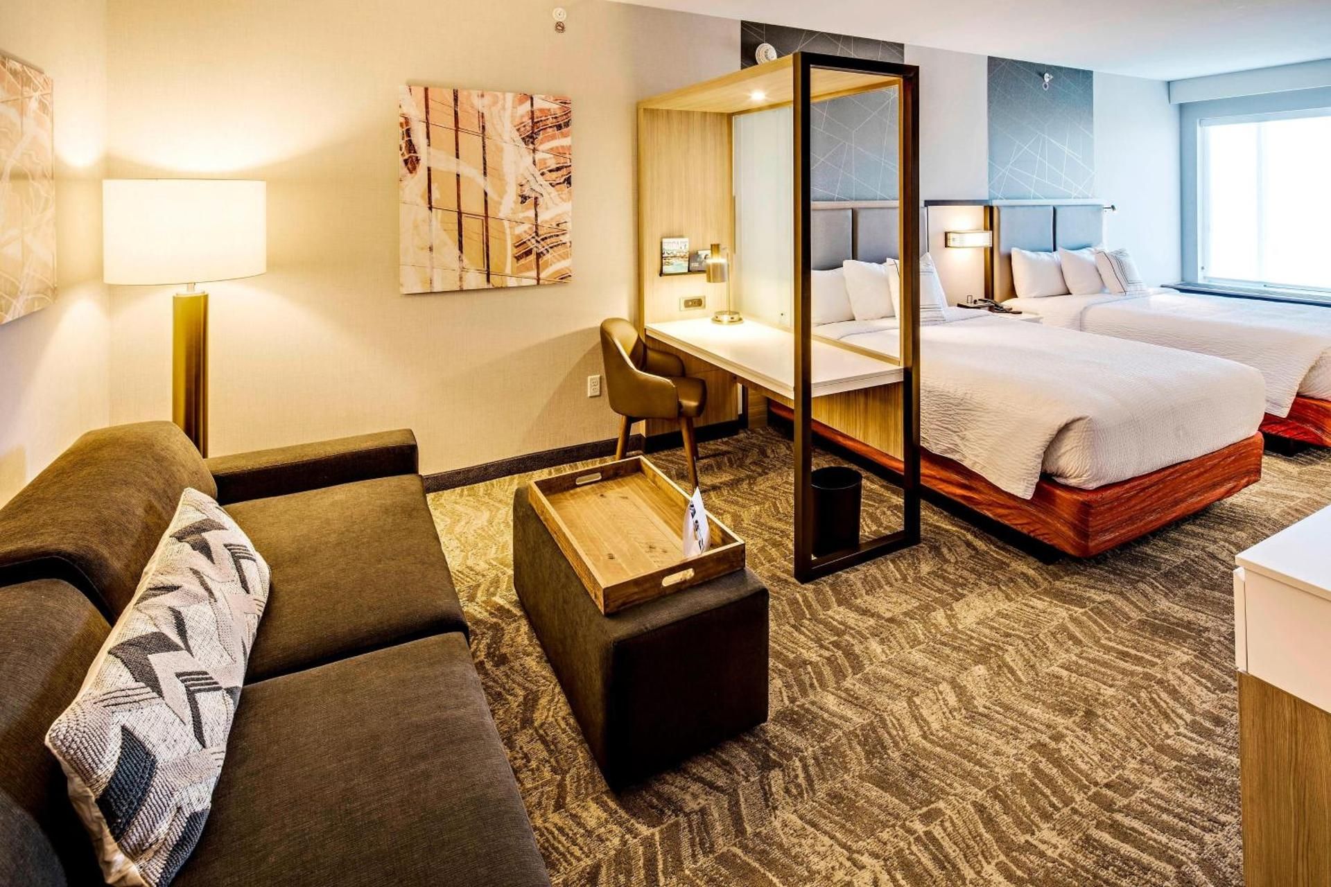 Executive Suite, 2 Queen, Sofa bed