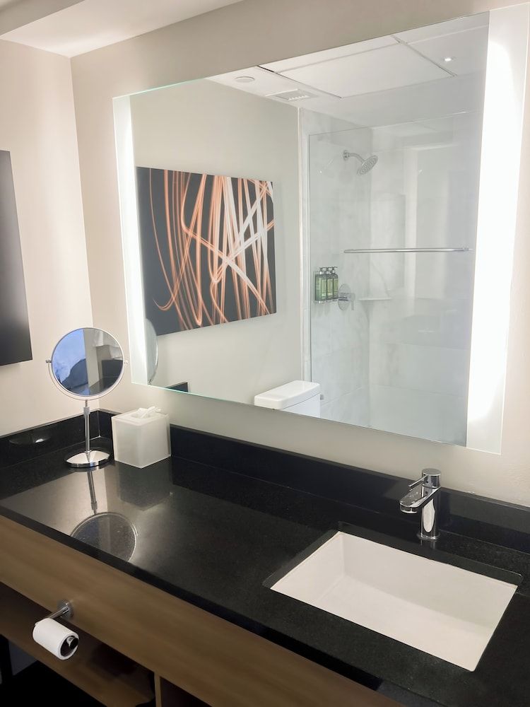 Executive Hotel Le Soleil New York Executive Room, 1 Queen Bed 9