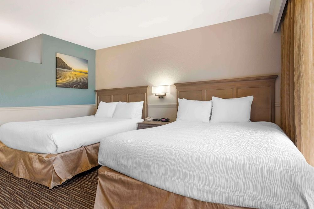 Best Western San Marcos Inn Standard Room, 2 Queen Beds, Balcony, Ocean View 4