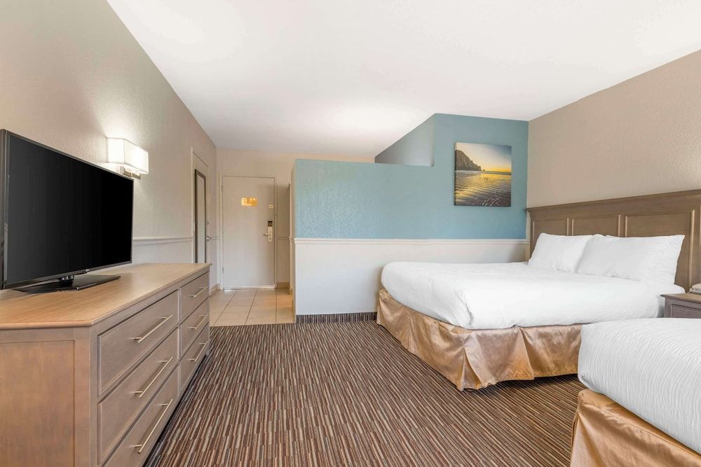 Best Western San Marcos Inn Standard Room, 2 Queen Beds, Balcony, Ocean View 3