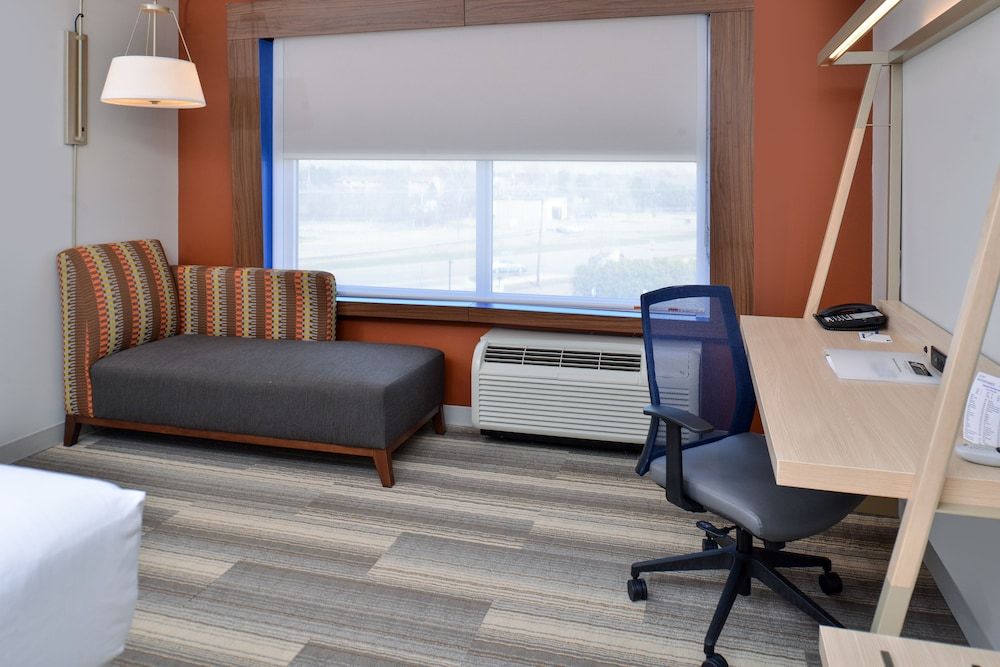 Suite, 2 Queen Beds (Additional Living Area)