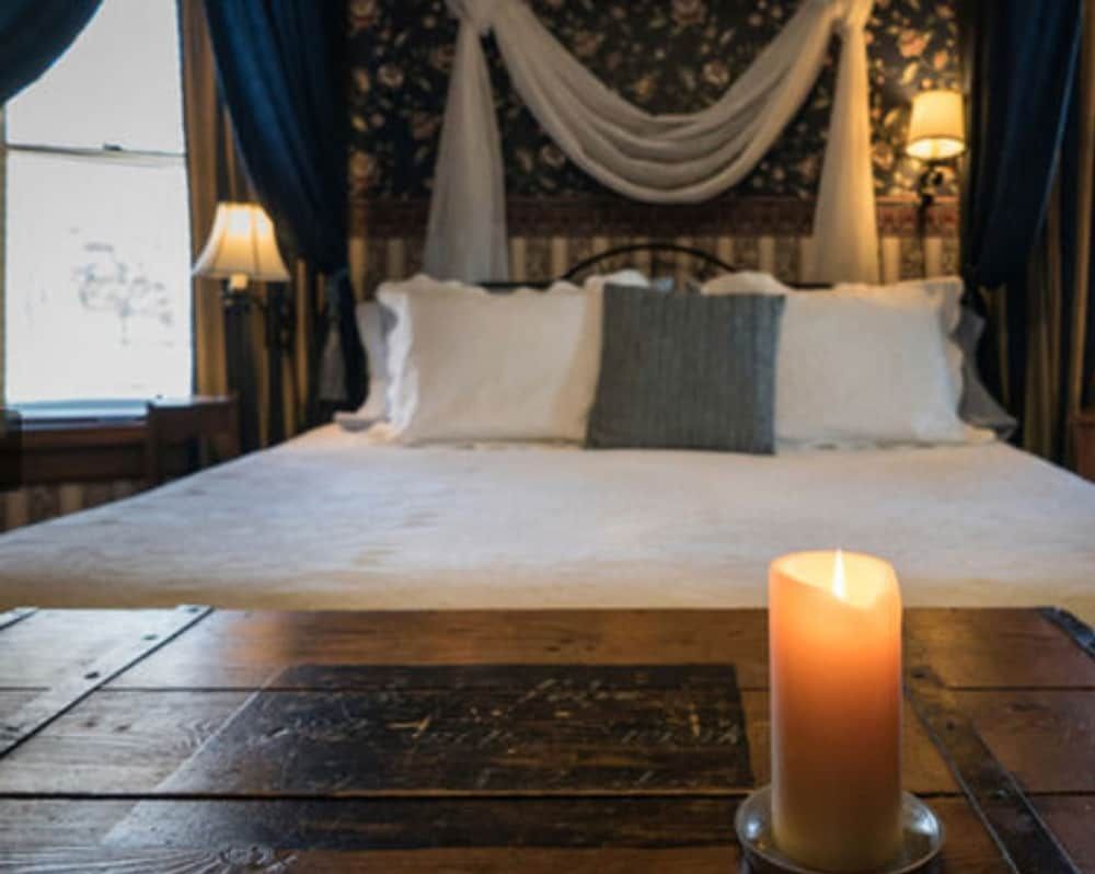 McConnell Inn Room, Non Smoking, Private Bathroom (Dartford Room) 3