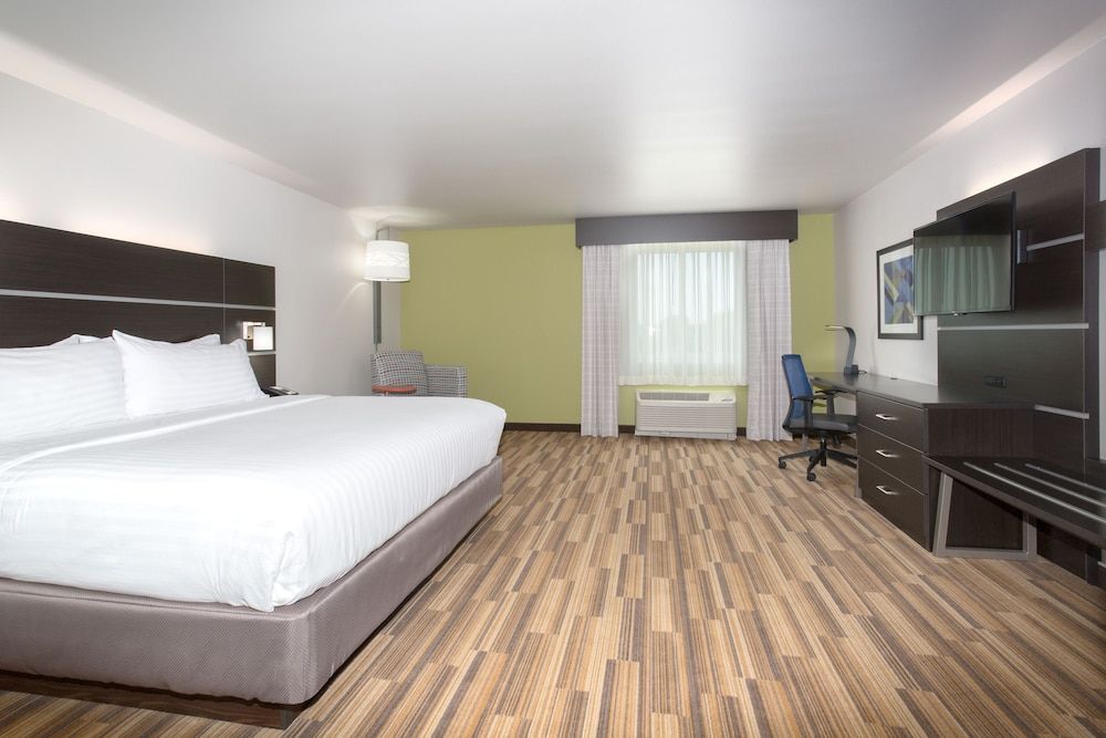 Standard Room, 1 King Bed, Accessible (Mobility)