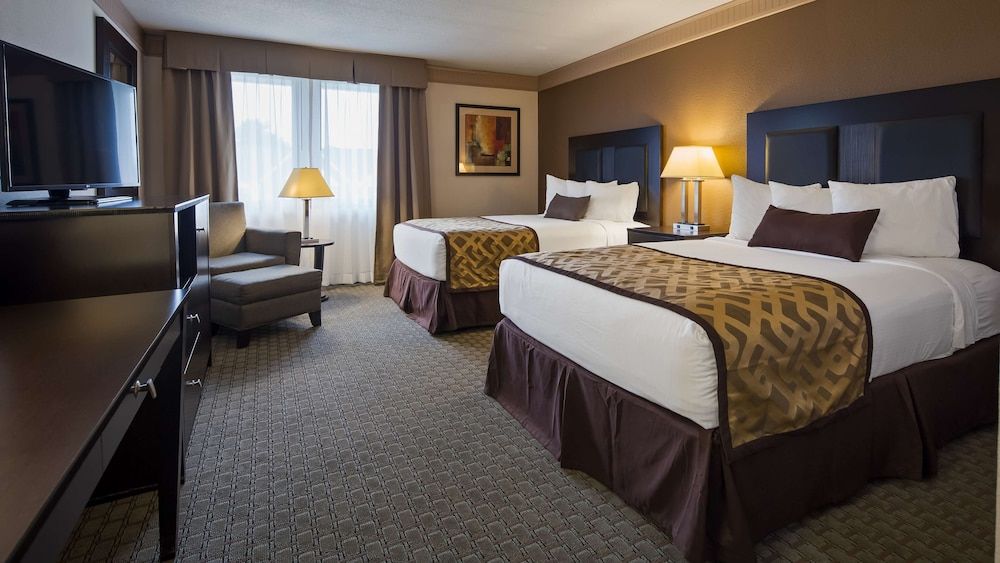 Best Western Plus Concordville Hotel Standard Room, 2 Double Beds, Non Smoking, Refrigerator & Microwave 3