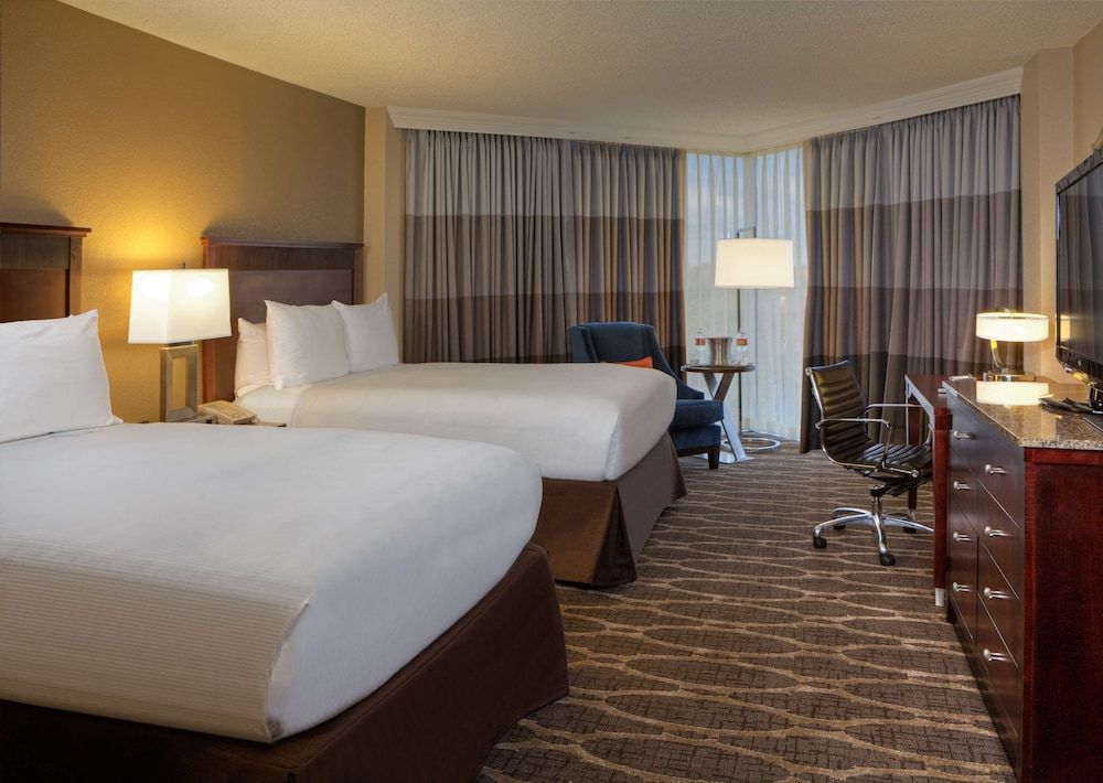 Hilton Houston Westchase Room, 2 Double Beds 4