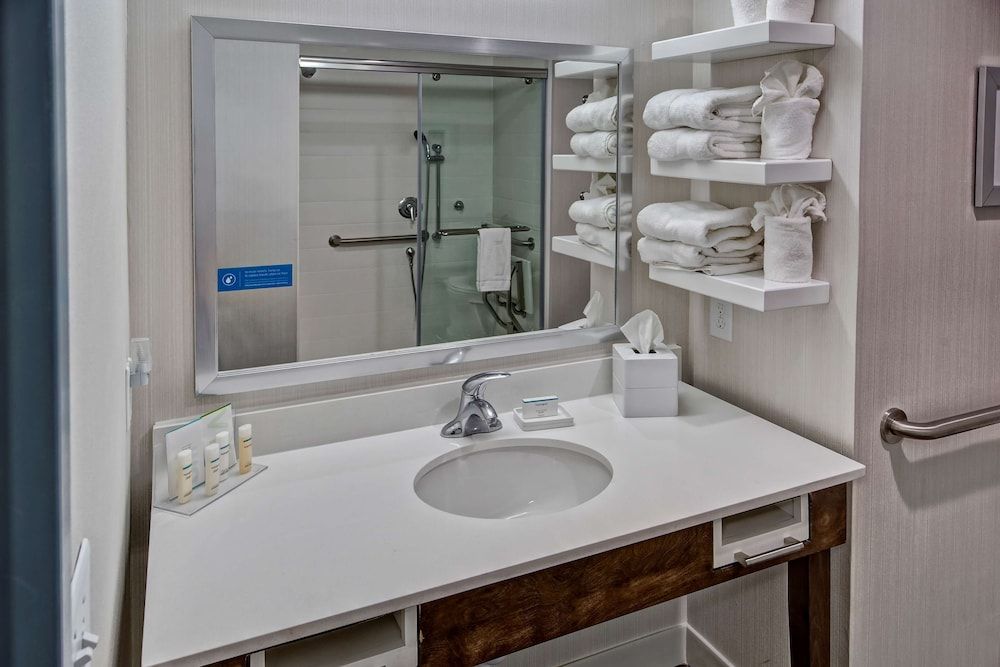 Room, 1 King Bed, Accessible, Non Smoking (Hearing accessible & 3x3 shower)