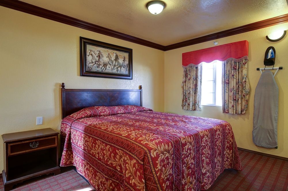 Welcome Inn Deluxe Room, 1 King Bed 2