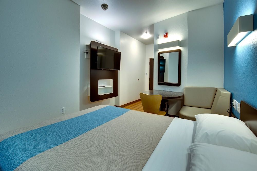 Standard Room, 1 Queen Bed, Non Smoking, Refrigerator