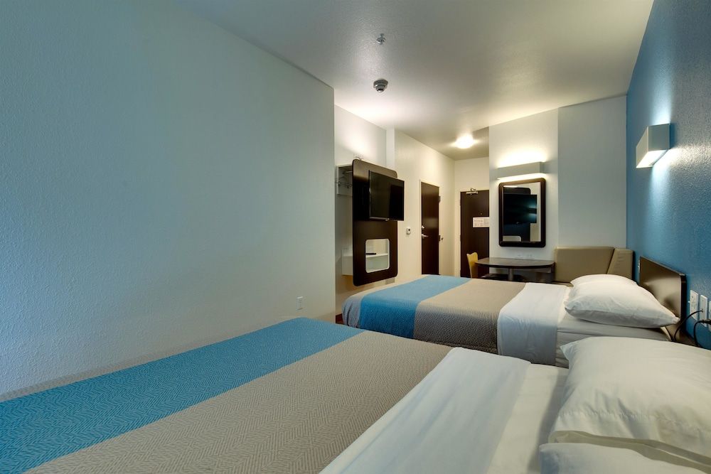 Standard Suite, 2 Queen Beds, Non Smoking, Kitchenette