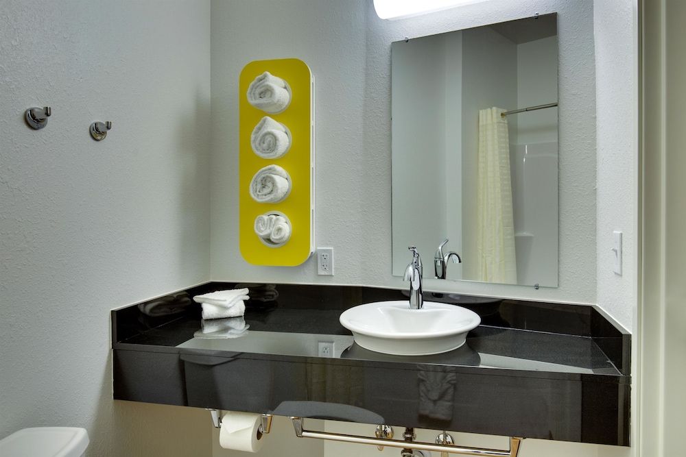 Motel 6 Poplar Bluff, MO Standard Studio, 1 Queen Bed, Non Smoking, Kitchen 6