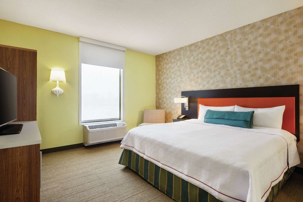Suite, 1 King Bed, Accessible, Non Smoking (Roll-in Shower)