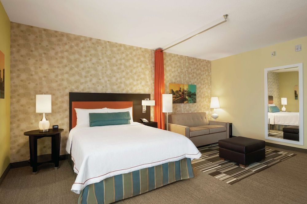 Studio, 1 Queen Bed, Non Smoking (Bathtub Accessible)