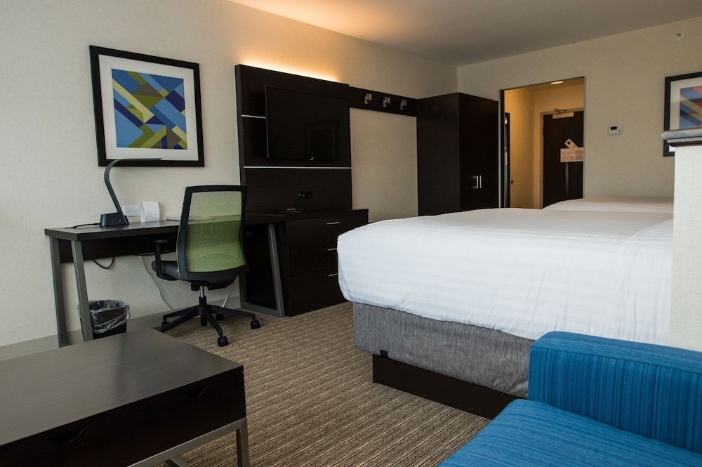 Standard Room, 1 King Bed, Accessible, Microwave (Communications Accessible)