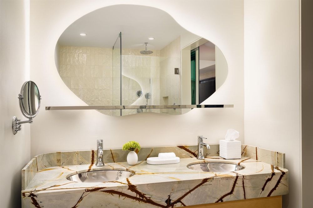 ANDAZ MIAMI BEACH, BY HYATT Room, 2 Queen Beds, Accessible, Bathtub 7